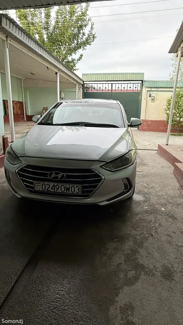 Hyundai Elantra 2018 · 2.0 AT