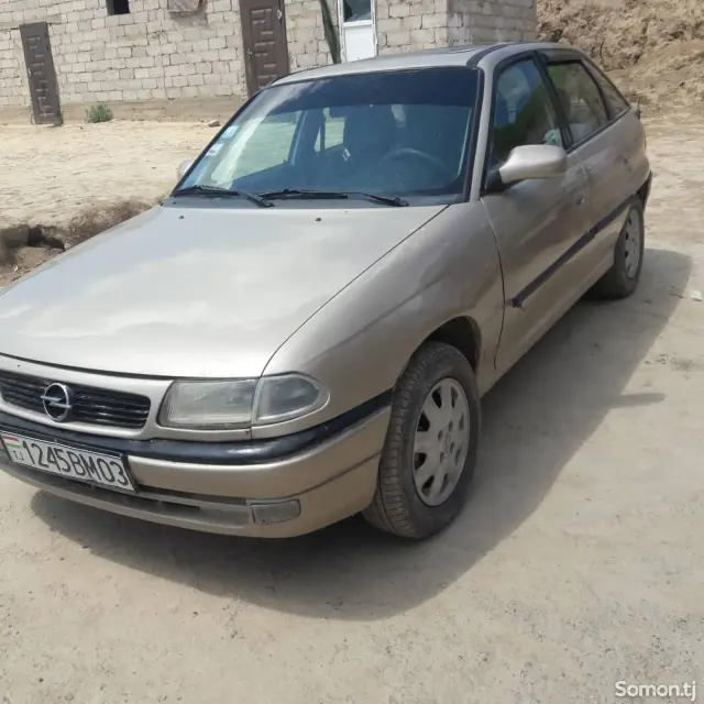Opel Astra F 1997 · 1.6 MT