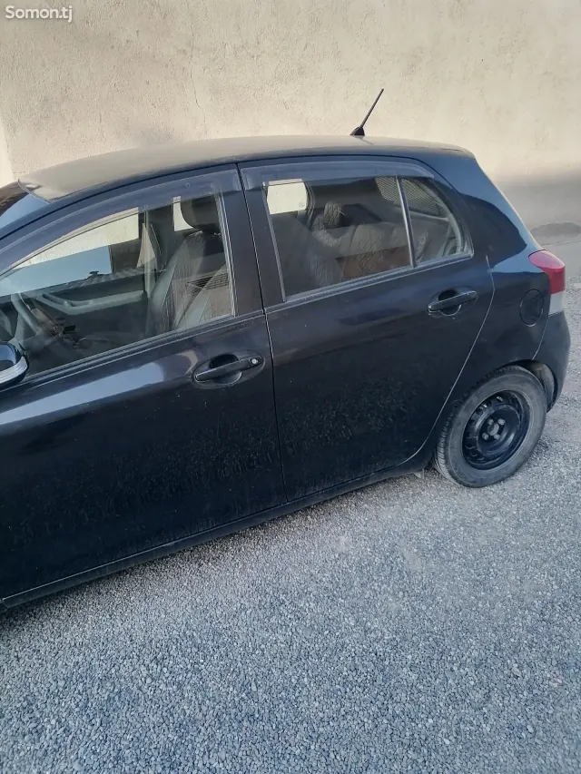 Toyota Vitz 2010 · 1.3 AT