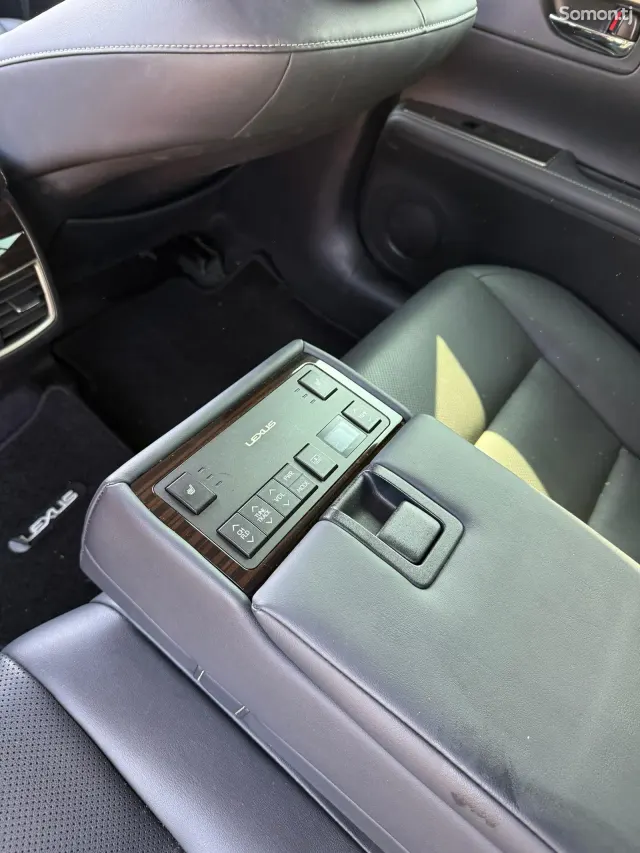 Lexus ES series 2016 · 3.0 AT
