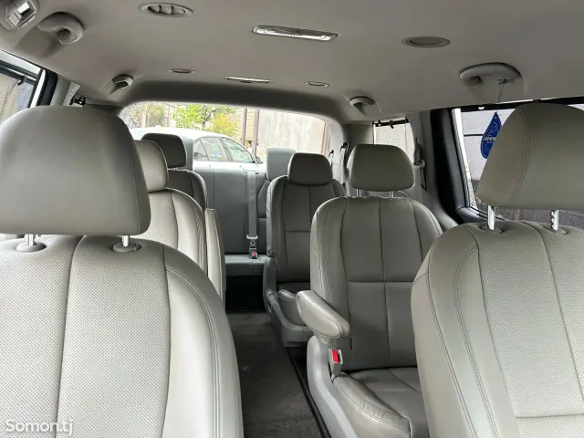 Kia Carnival 2014 · 2.0 AT