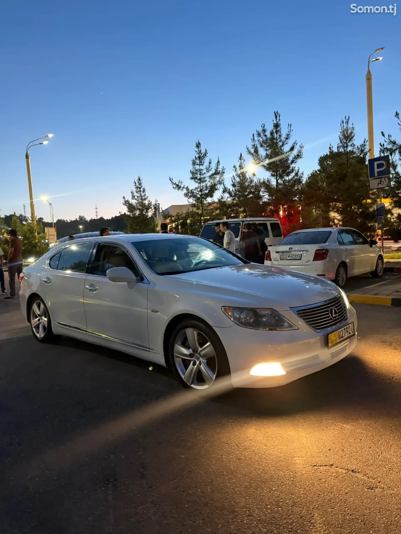 Lexus LS series 2009 · 4.6 AT