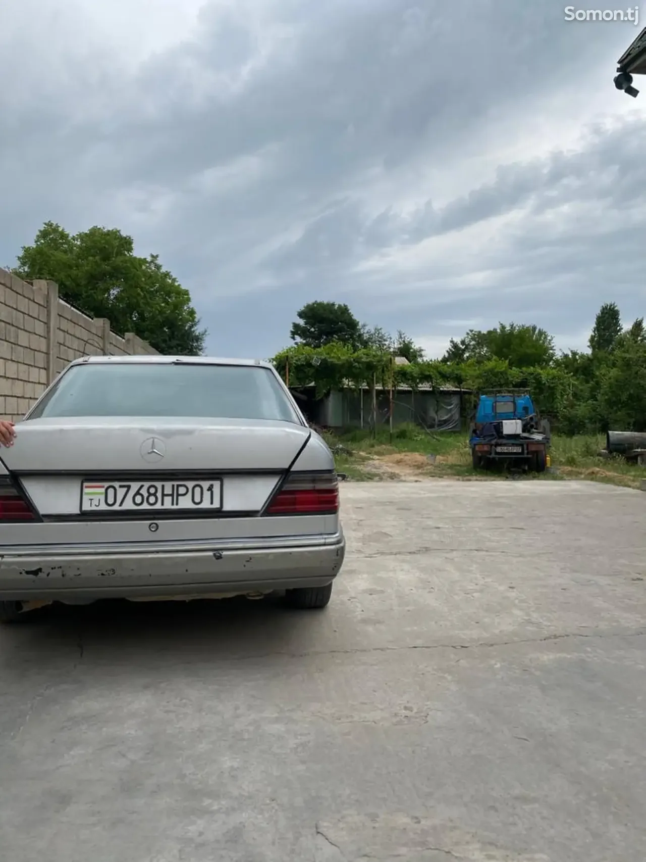 Mercedes-Benz W124 1992 · 2.4 MT