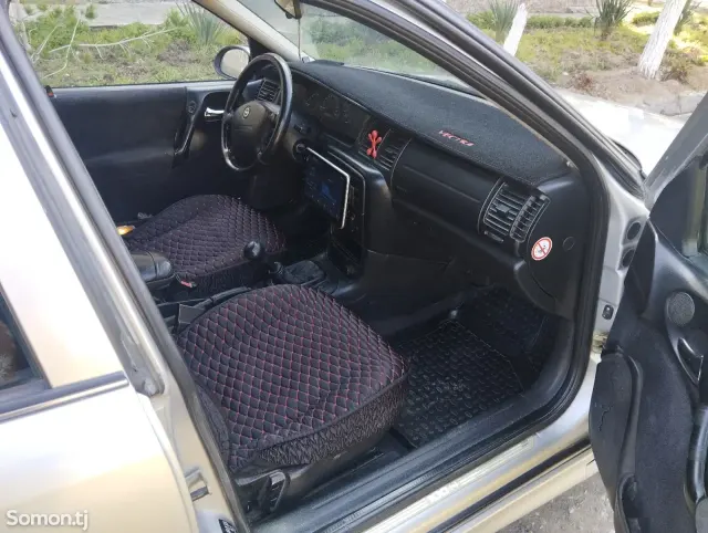 Opel Vectra B 2000 · 1.6 MT