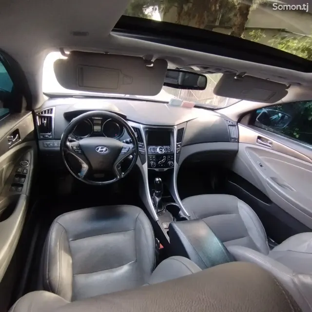 Hyundai Sonata 2014 · 2.4 AT