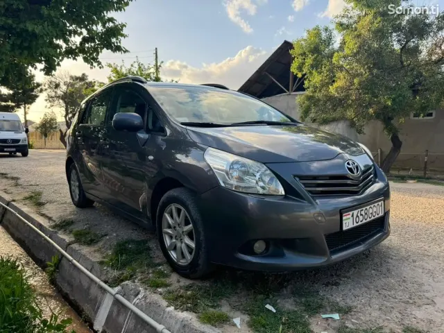 Toyota Verso 2009 · 2.2 MT