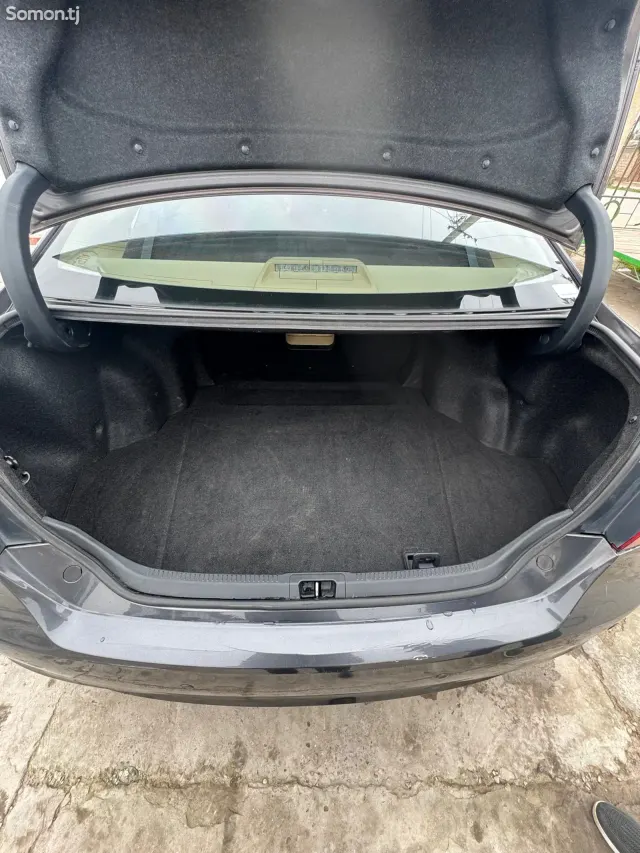 Toyota Camry 2015 · 2.5 AT