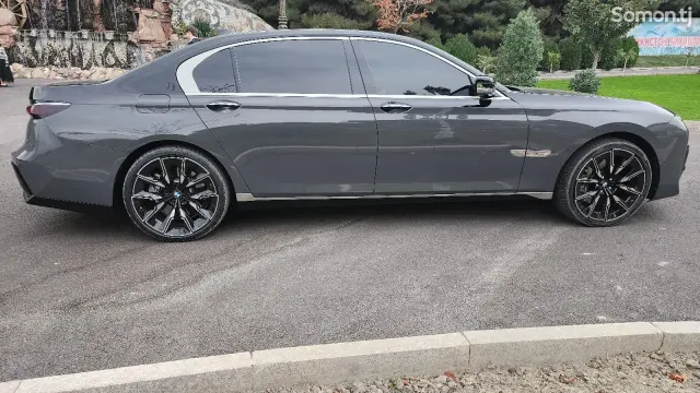 BMW 7 series 2013 · 4.0 AT