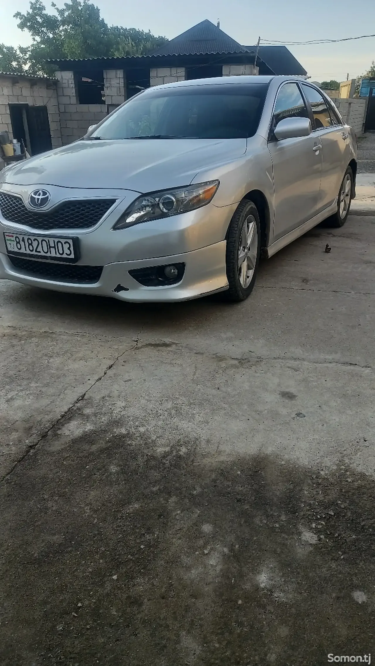 Toyota Camry 2010 · AT