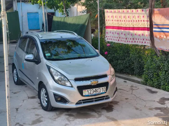 Chevrolet Spark 2014 · 1.1 AT