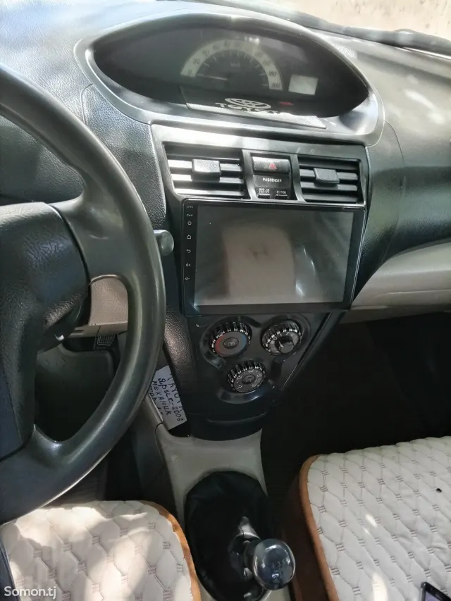 Toyota Yaris 2006 · 1.5 MT