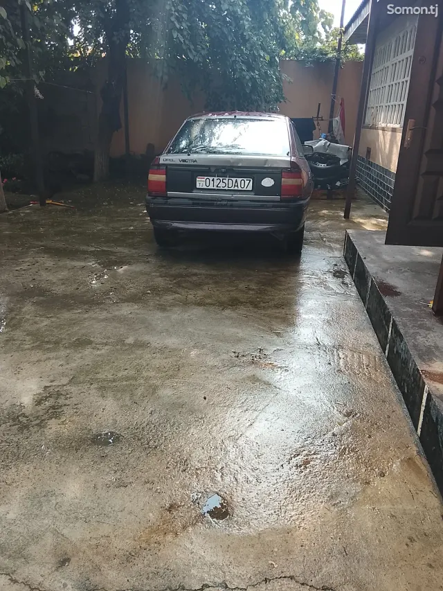 Opel Vectra A 1996 · 1.6 MT