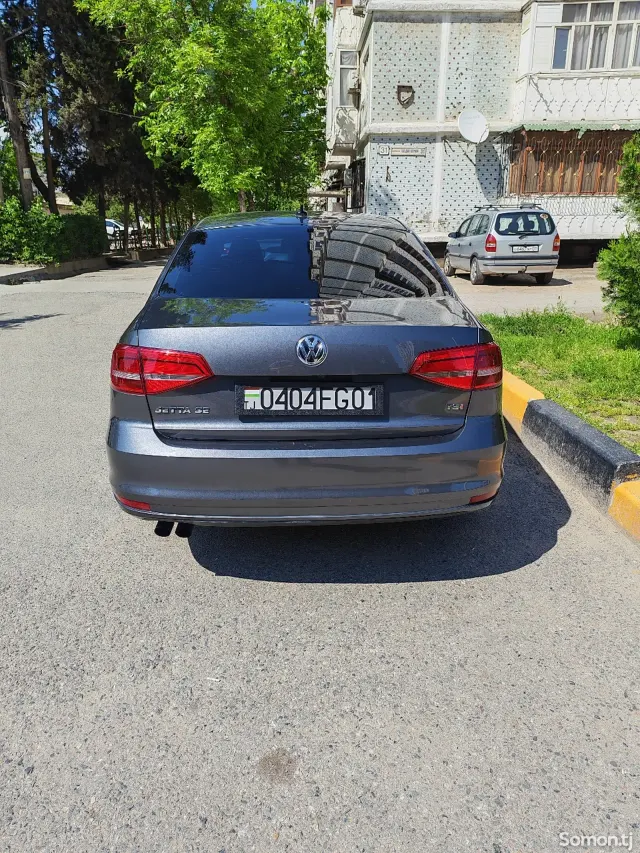 Volkswagen Jetta 2016 · 2.0 AT