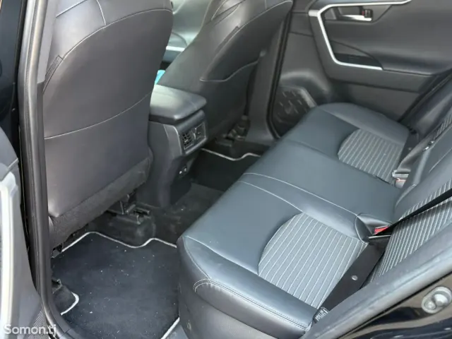 Toyota RAV 4 2021 · 2.5 AT