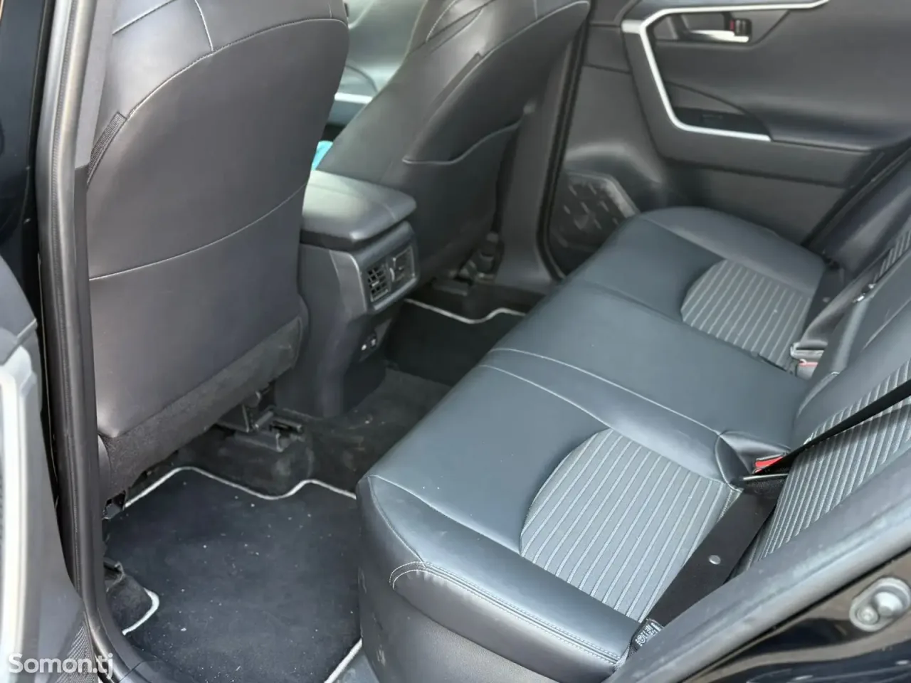 Toyota RAV 4 2021 · 2.5 AT