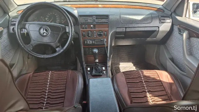 Mercedes-Benz C class 1995 · 2.2 MT