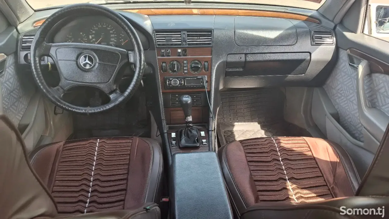 Mercedes-Benz C class 1995 · 2.2 MT