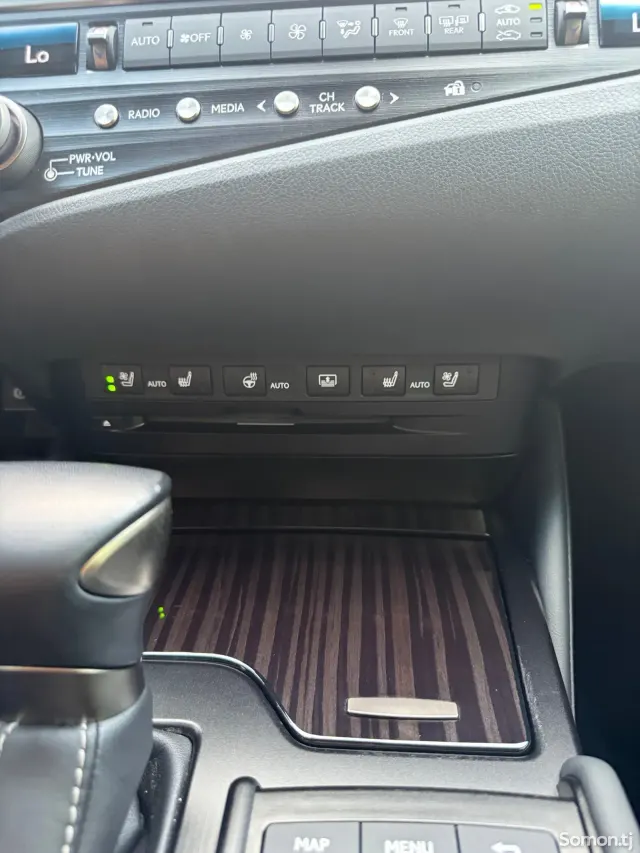 Lexus ES series 2021 · 2.5 AT