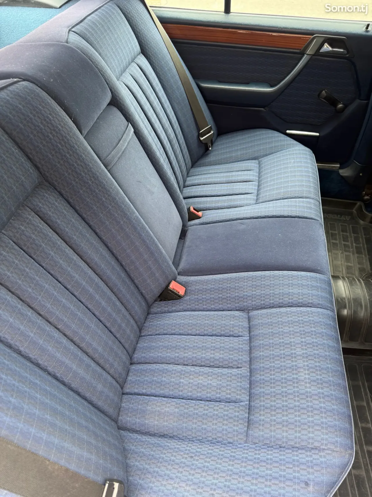 Mercedes-Benz W124 1991 · 2.0 MT