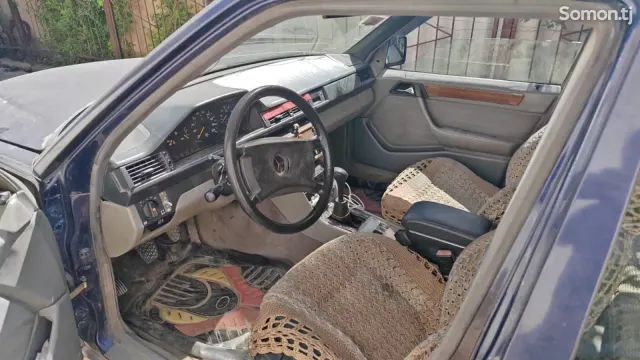 Mercedes-Benz W124 1992 · 2.5 MT