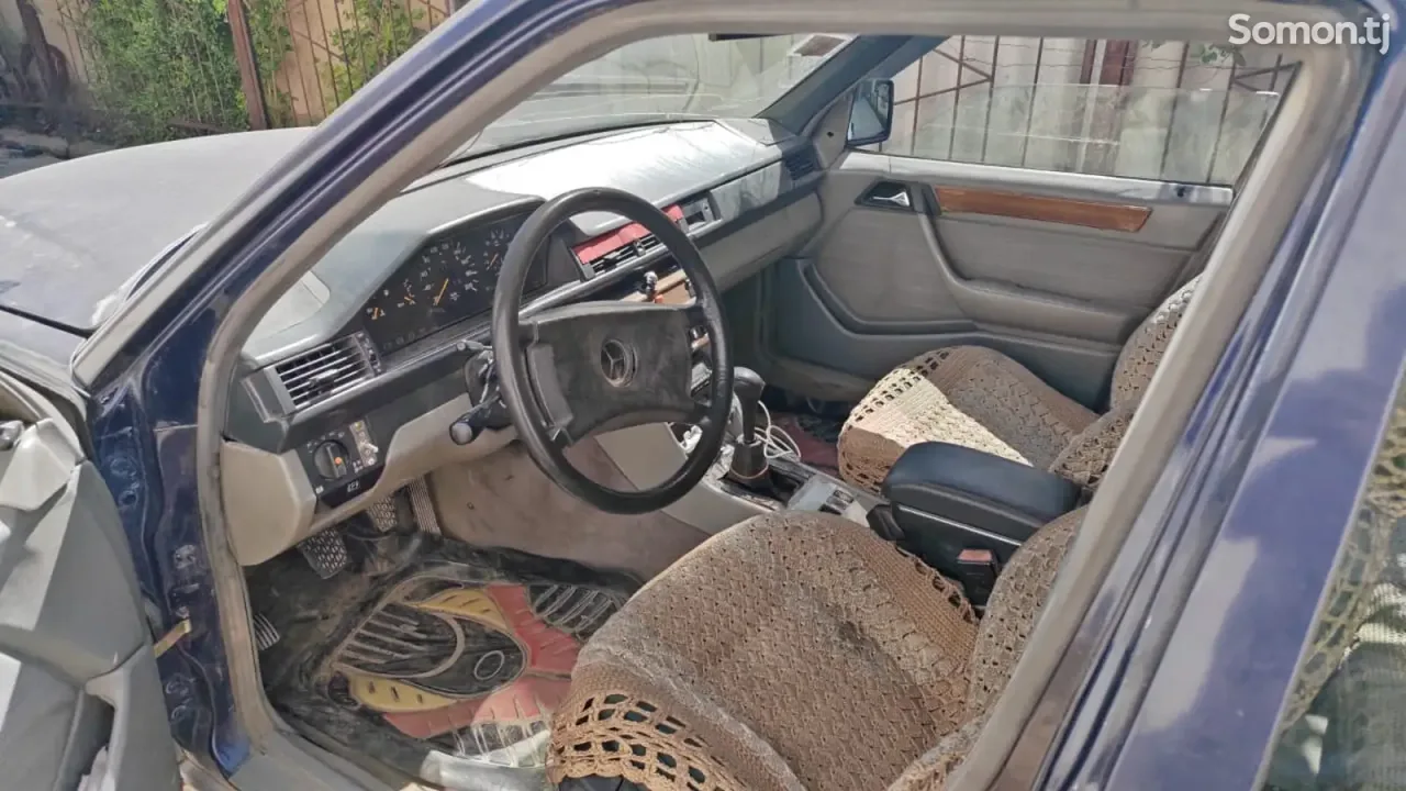 Mercedes-Benz W124 1992 · 2.5 MT