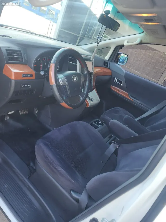 Toyota Vellfire 2009 · 2.4 AT