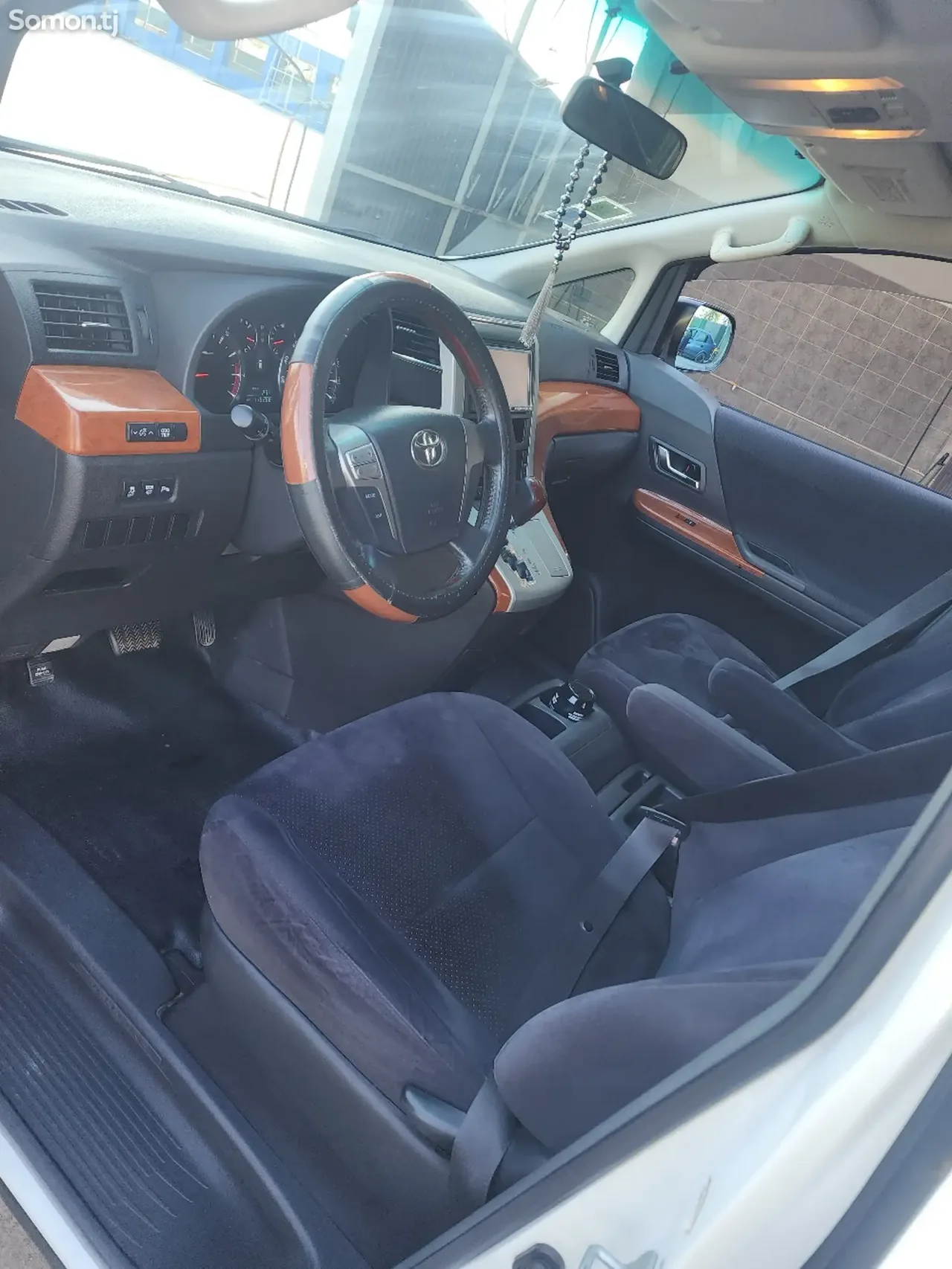 Toyota Vellfire 2009 · 2.4 AT