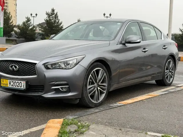 Infiniti Q series 2014 · 2.0 AT