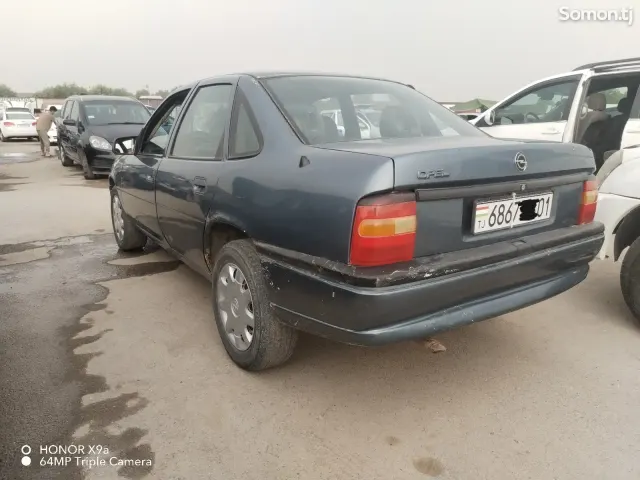 Opel Vectra A 1990 · 1.8 MT