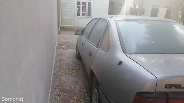 Opel Vectra A 1993 · 1.6 MT