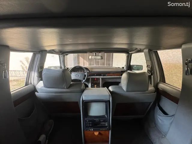 Mercedes-Benz S class 1991 · 5.6 AT