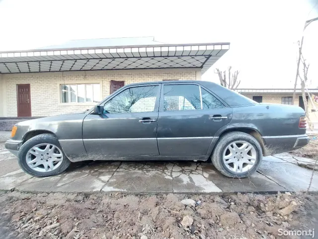 Mercedes-Benz W124 1991 · 2.7 MT