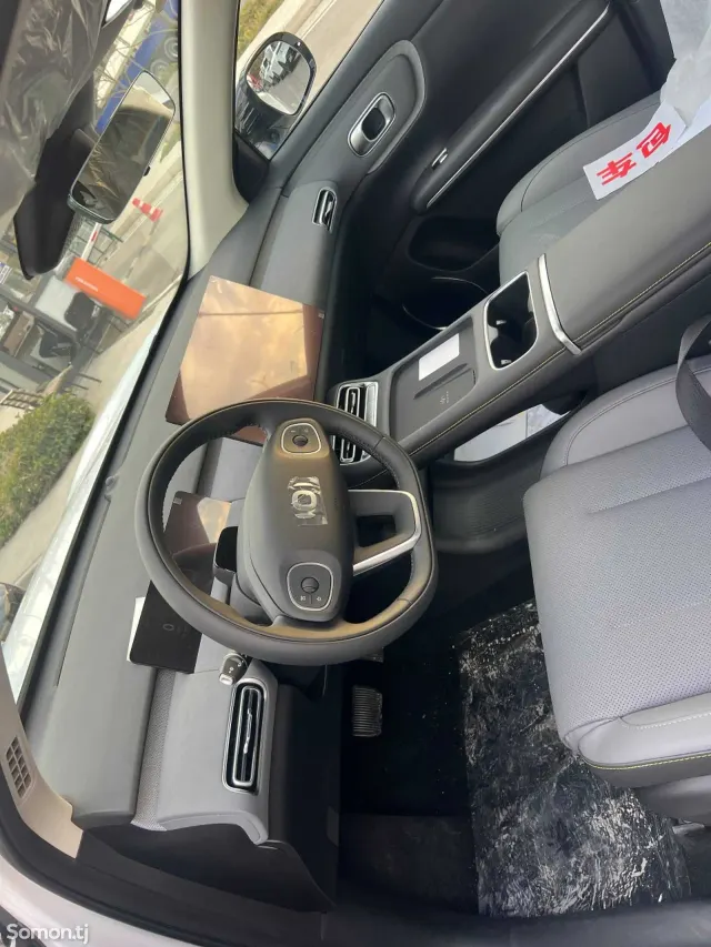 BYD E2 2025 · AT