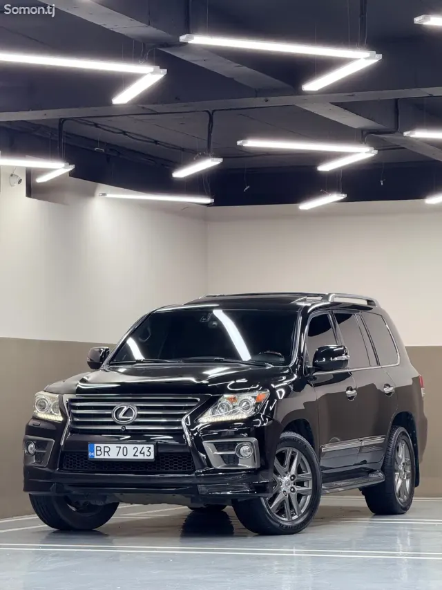 Lexus LX series 2015 · 5.7 AT