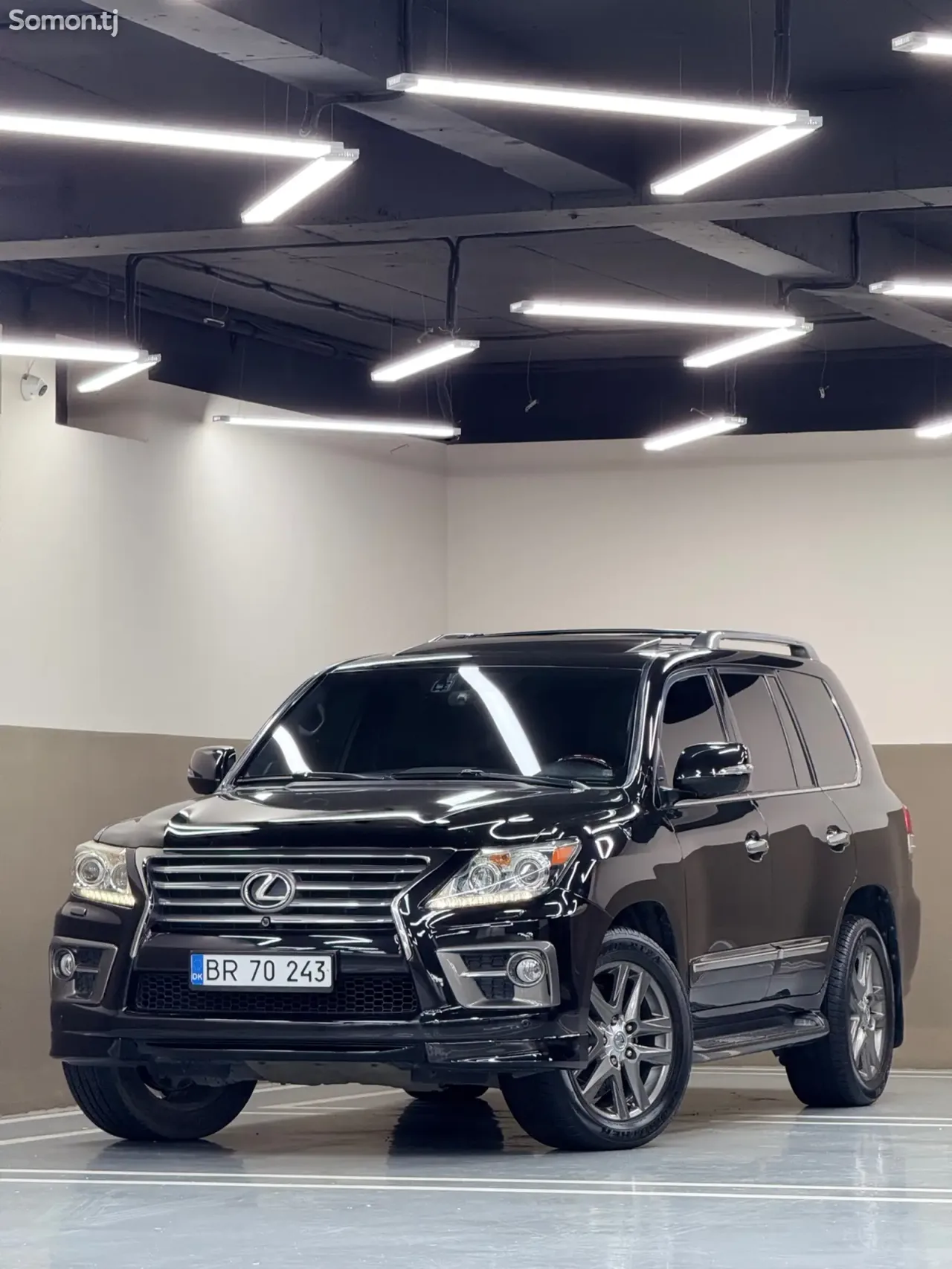Lexus LX series 2015 · 5.7 AT