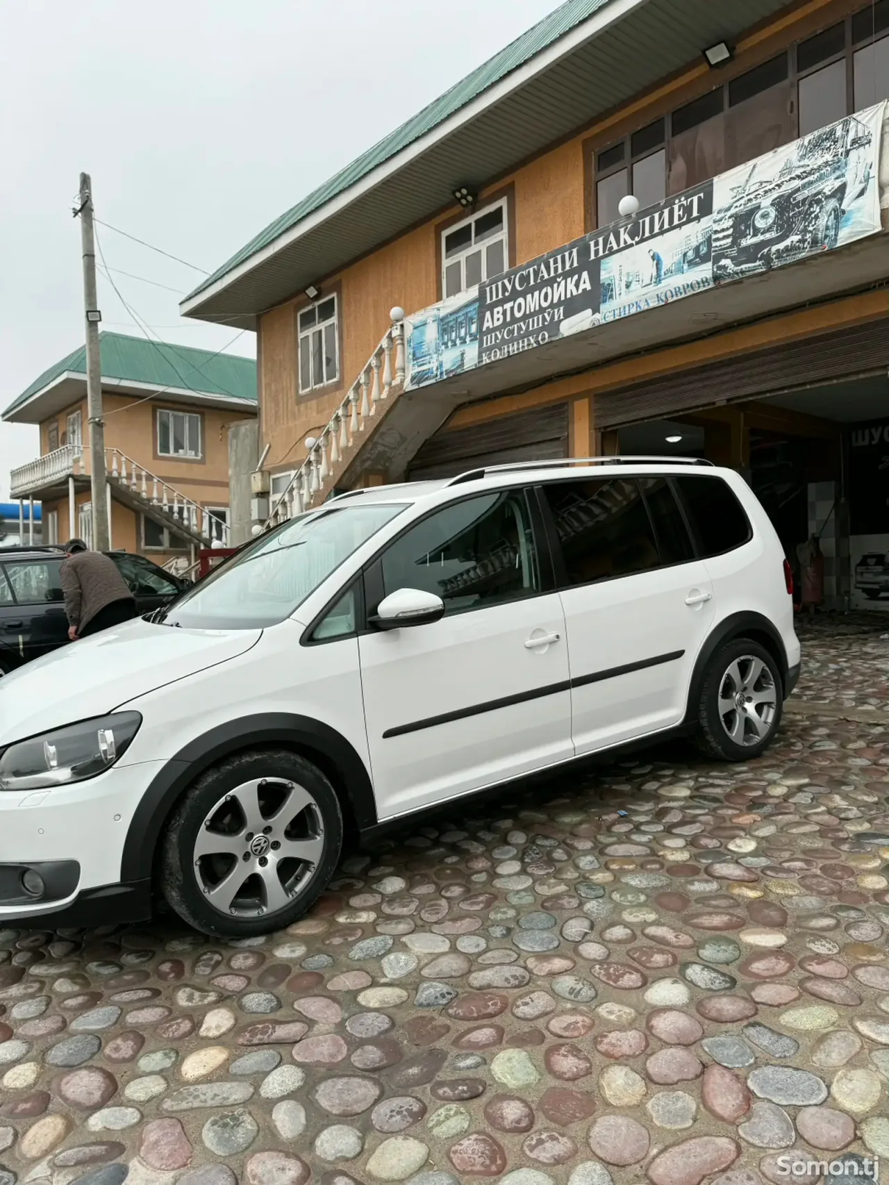 Volkswagen Touran 2012 · 1.4 AT