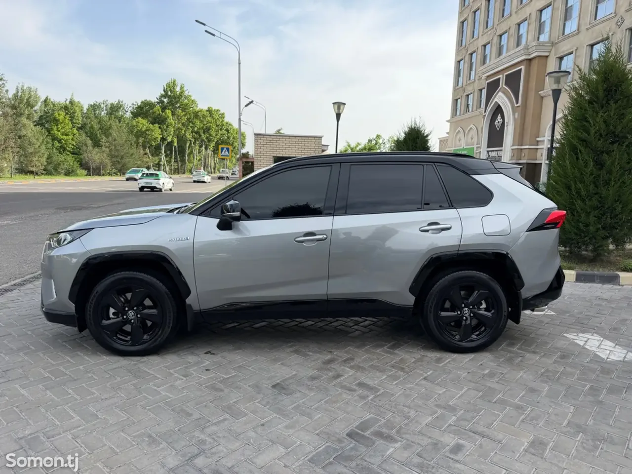 Toyota RAV 4 2021 · 2.5 CVT