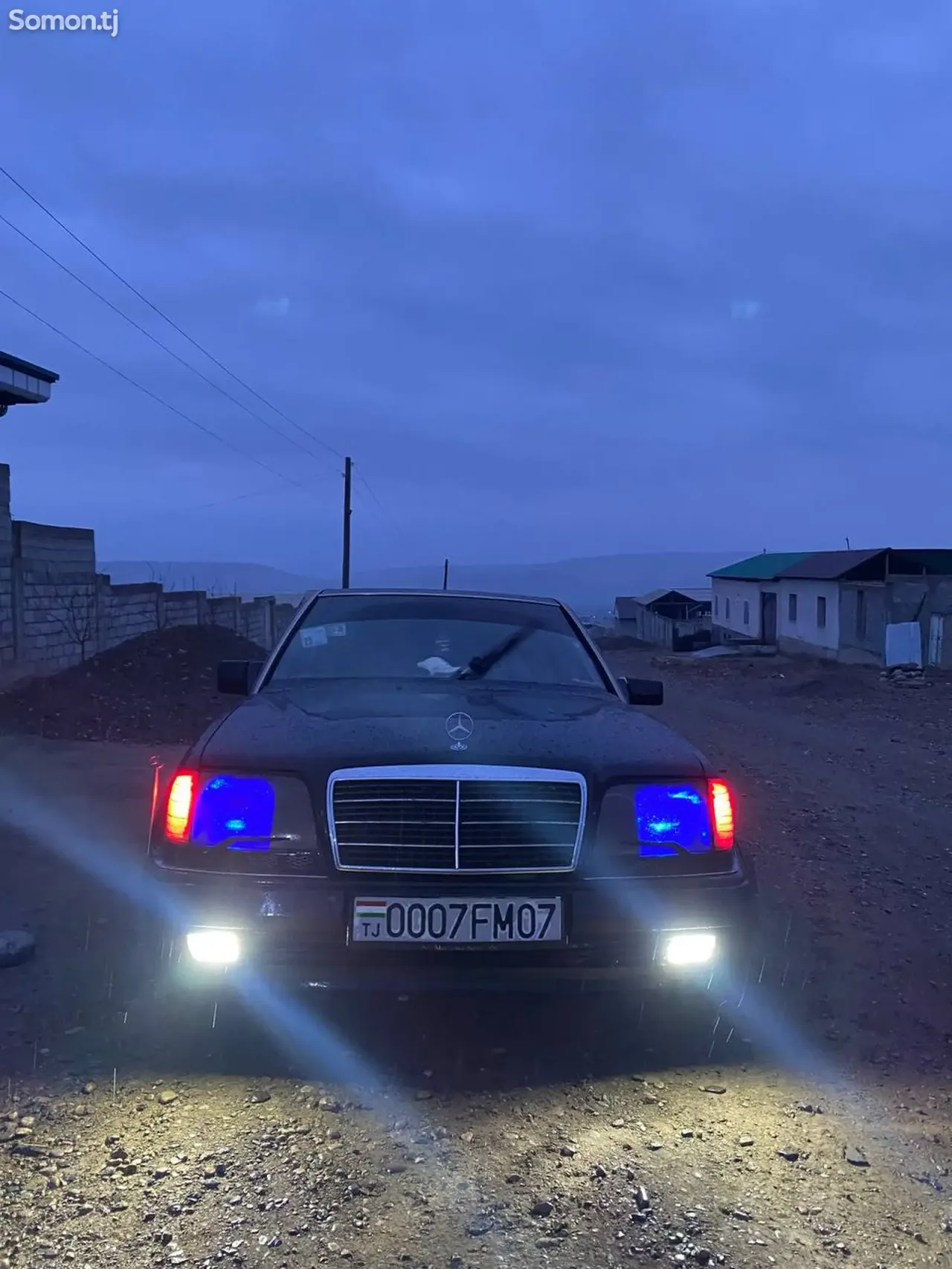 Mercedes-Benz W124 1990 · 2.0 AT