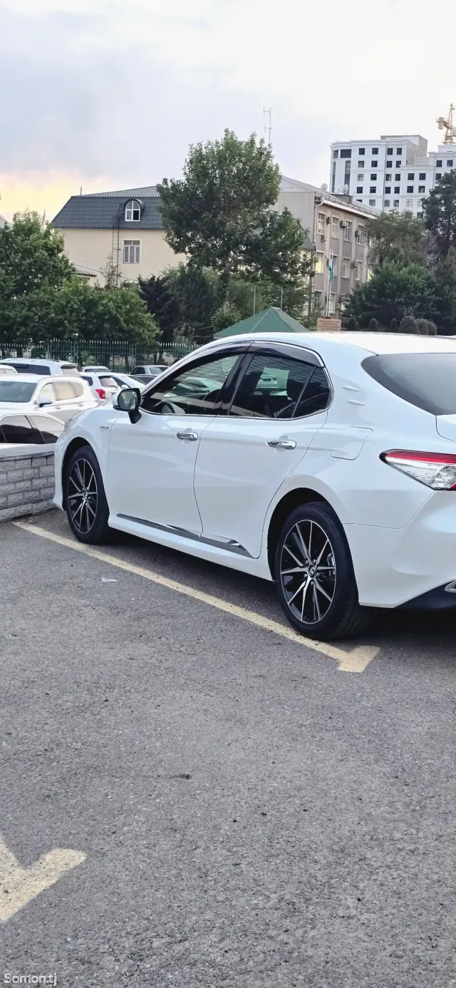 Toyota Camry 2018 · 2.5 AT