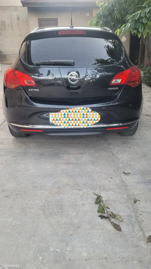 Opel Astra J 2014 · 1.4 MT