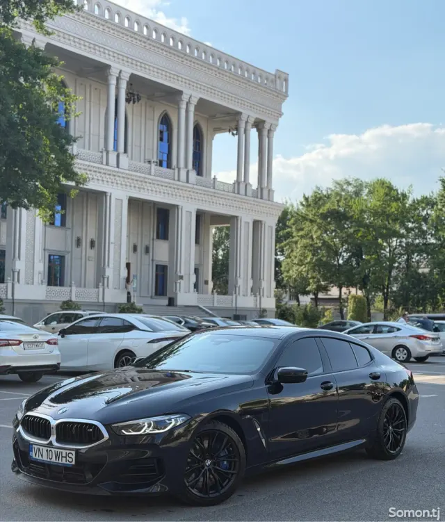 BMW M8 2025 · 4.4 AT