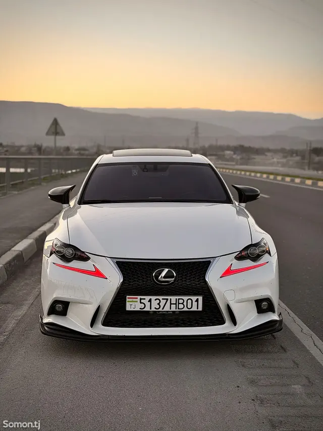 Lexus IS series 2015 · 2.5 AT