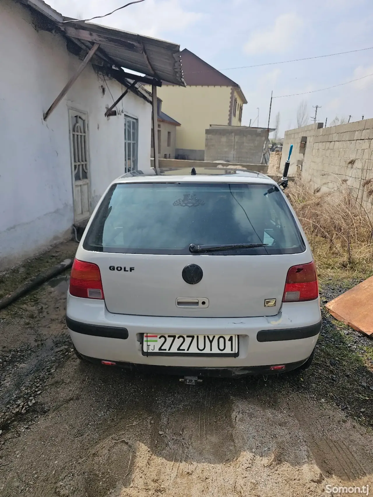 Volkswagen Golf 1999 · 1.6 MT
