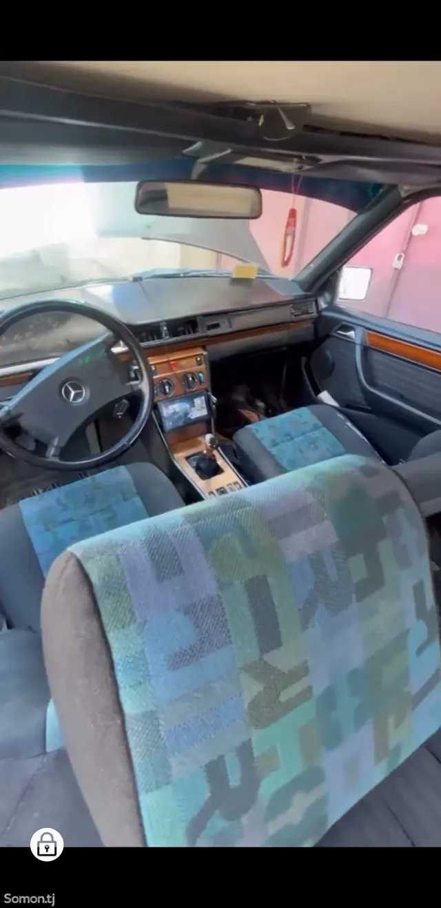 Mercedes-Benz W124 1993 · 2.3 MT