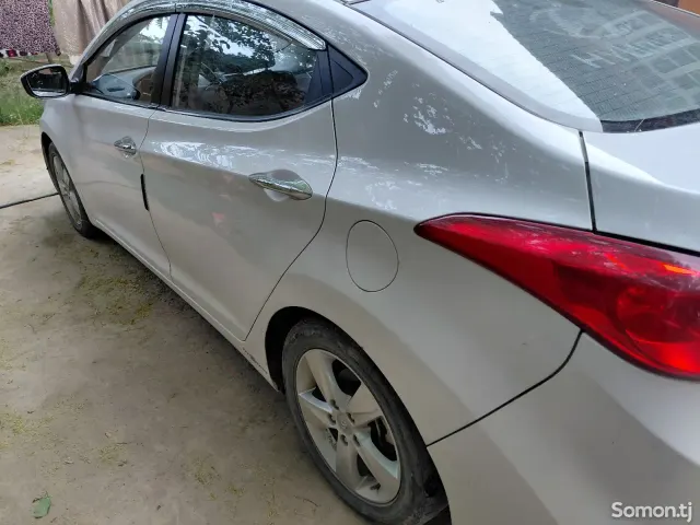 Hyundai Avante 2013 · 1.6 AT