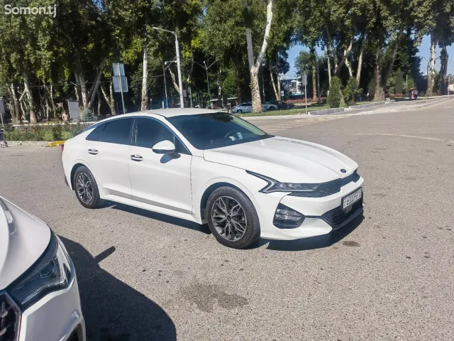 Kia K5 2021 · 2.0 AT