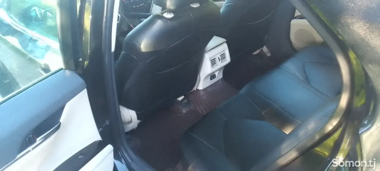 Toyota Camry 2018 · 2.0 AT