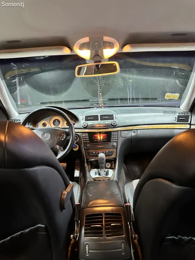 Mercedes-Benz E class 2004 · 3.2 AT