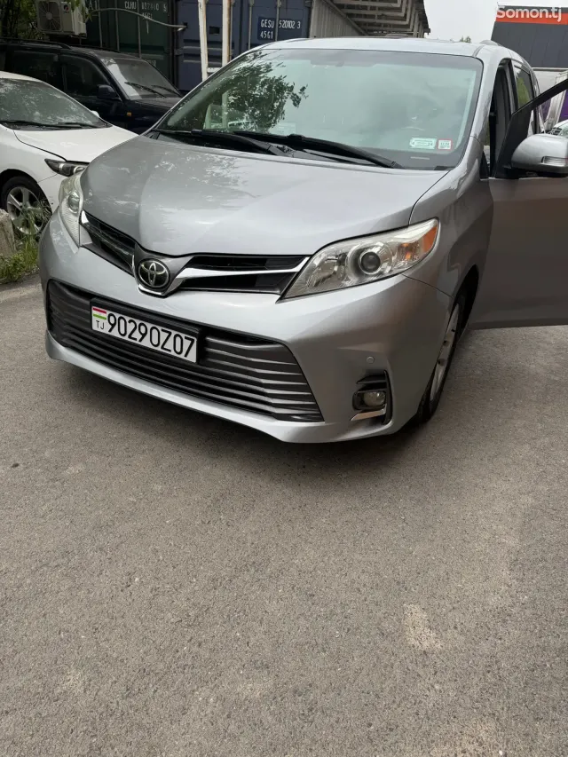 Toyota Sienna 2014 · 3.5 AT