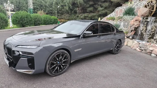 BMW 7 series 2013 · 4.0 AT